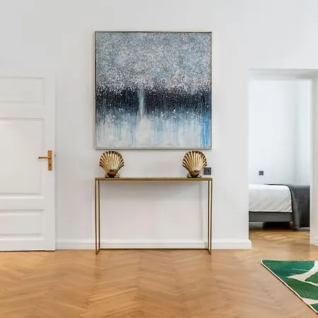 2br 98m2 In Old Town With View And Free Parking! Apartment