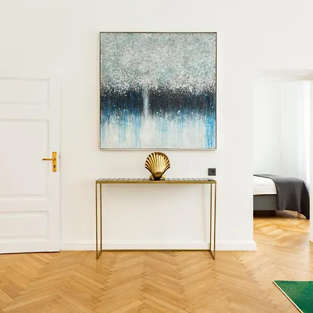 Apartment 2br 98m2 In Old Town With View And Free Parking!