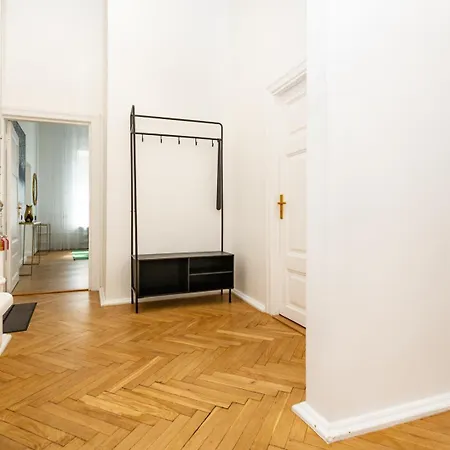 Apartment 2br 98m2 In Old Town With View And Free Parking!