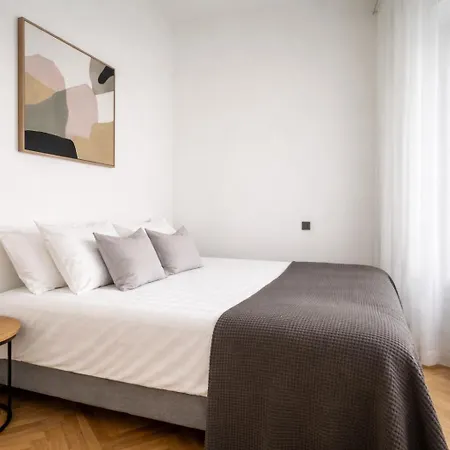 2br 98m2 Old Town With Pool Table And Free Parking! アパート