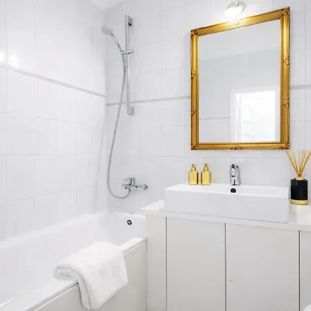 2br 98m2 Old Town With Pool Table And Free Parking! *