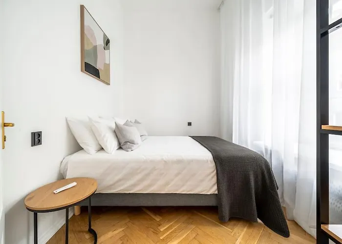 2br 98m2 In Old Town With View And Free Parking!