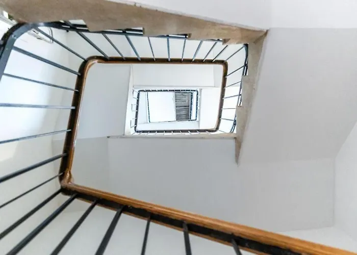 2br 98m2 Old Town With Pool Table And Free Parking!