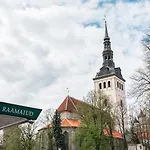 2br 98m2 Old Town With Pool Table And Free Parking! * Tallin