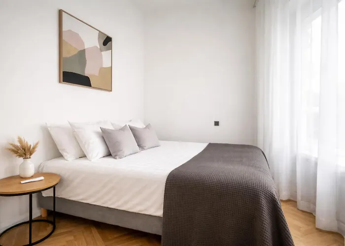 2br 98m2 Old Town With Pool Table And Free Parking! Appartement